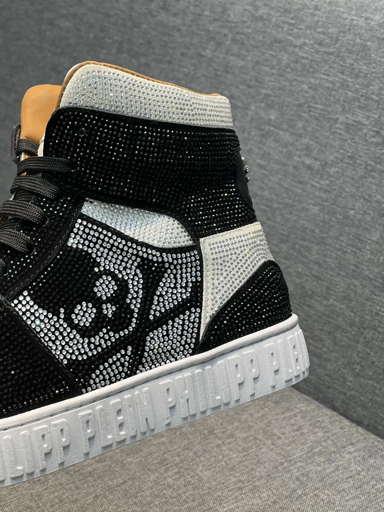 Philipp Plein أحذية رياضية سوداء وفضية عالية مزينة بالكريستال 9