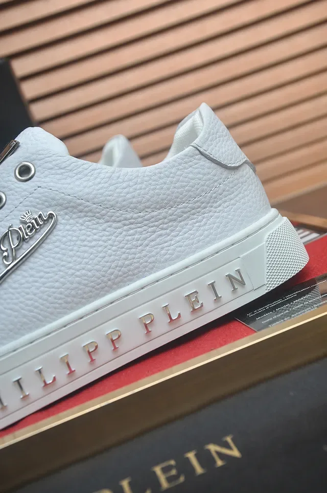 Philipp Plein Lifestyle Sneaker White Silver Low-Top Pebbled Leather Upper Lifestyle Sneakers 2
