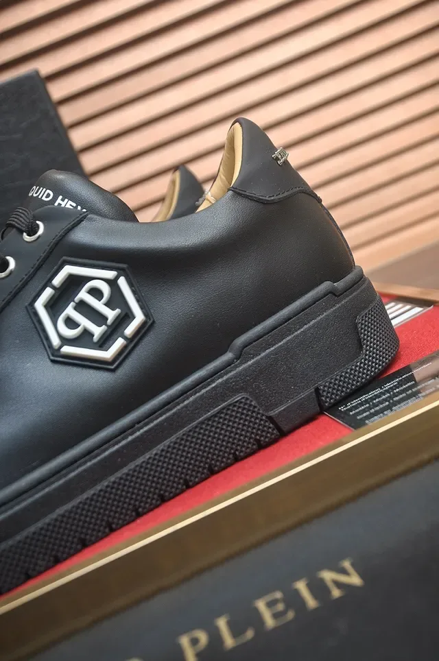 Philipp Plein তরল কালো বেইজ চামড়া উপরের হেক্সাগনাল PP লোগো প্যাচ লাইফস্টাইল স্নিকার 9