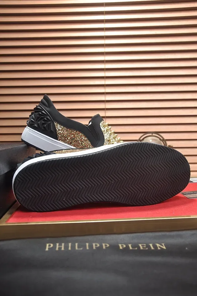 Philipp Plein চকচকে স্পাইক সহ স্লিপ-অন লাইফস্টাইল স্নিকার 2