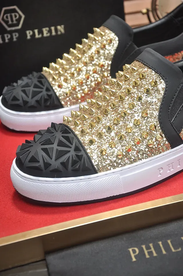 Philipp Plein চকচকে স্পাইক সহ স্লিপ-অন লাইফস্টাইল স্নিকার 3