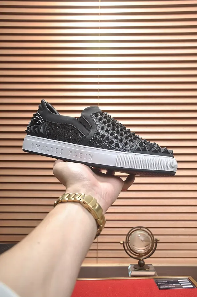 Philipp Plein চকচকে স্পাইক সহ স্লিপ-অন লাইফস্টাইল স্নিকার 5