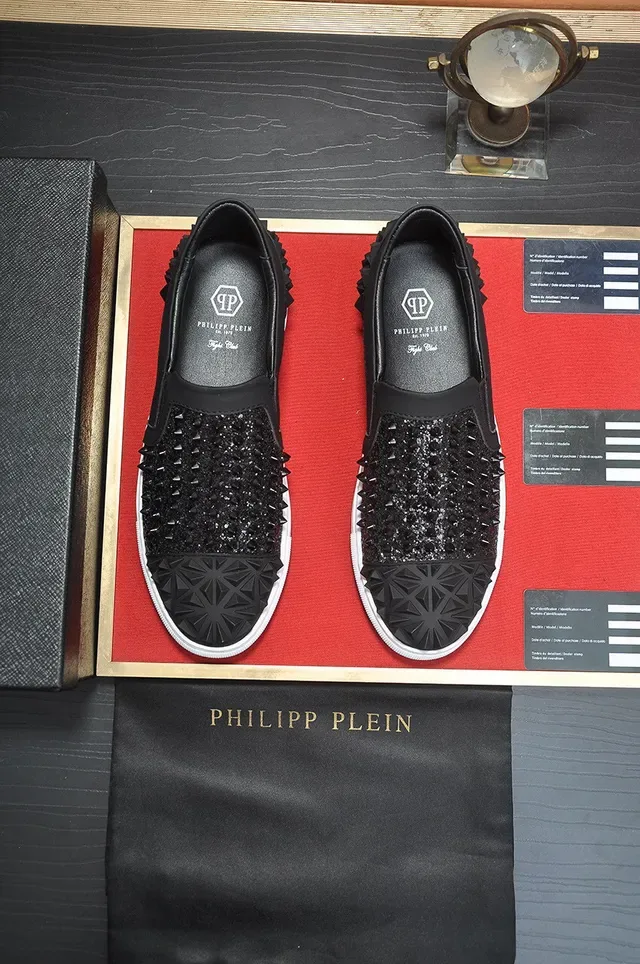 Philipp Plein চকচকে স্পাইক সহ স্লিপ-অন লাইফস্টাইল স্নিকার 6