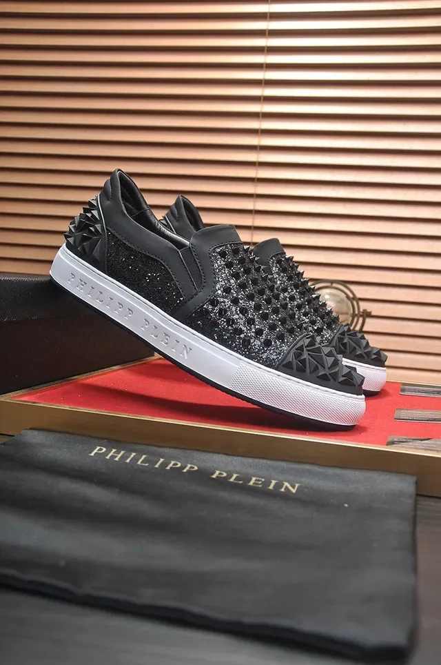 Philipp Plein চকচকে স্পাইক সহ স্লিপ-অন লাইফস্টাইল স্নিকার 7