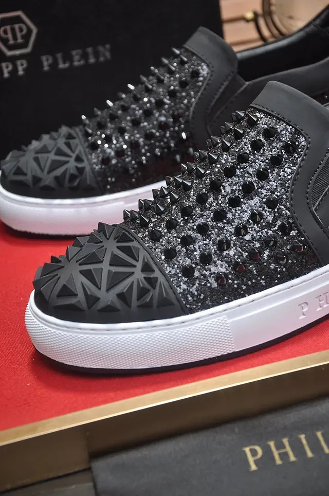 Philipp Plein চকচকে স্পাইক সহ স্লিপ-অন লাইফস্টাইল স্নিকার 11