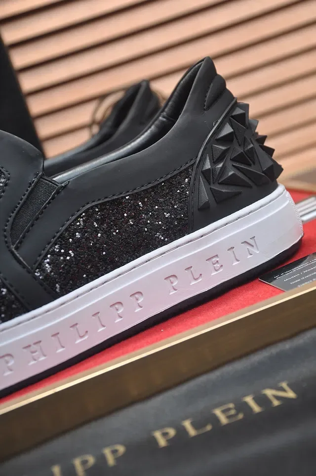 Philipp Plein চকচকে স্পাইক সহ স্লিপ-অন লাইফস্টাইল স্নিকার 12