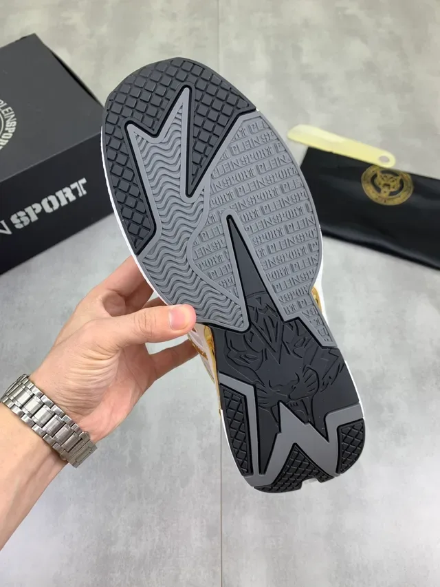 Philipp Plein Sport أحذية رياضية ستايل لايف ستايل أبيض وذهبي مدبب 4