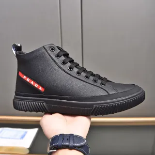 Prada কালো লাল হাই টপ পেবল্ড লেদার লাইফস্টাইল স্নিকার
