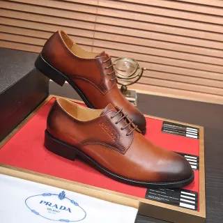 Prada Chaussures Oxford à Embout Marron