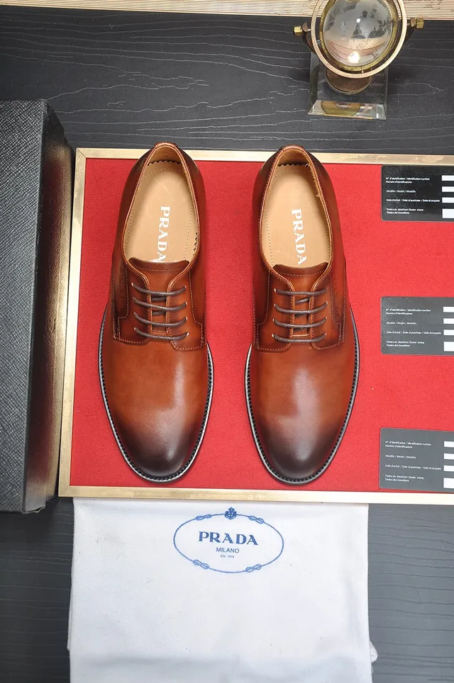Prada Sapatos Oxford com Ponta Marrom 5