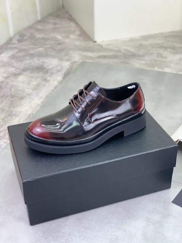 Prada Sapatos Oxford Couro Patentado Brilho Alto Cor Bordô Preto Bico Cap 4