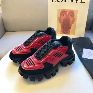 Prada Cloudbust Tênis pretos e vermelho brilhante grossos