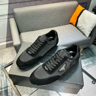 Prada Cloudbust काली कम ऊंची टॉप सूड और सिंथेटिक लाइफस्टाइल स्नीकर