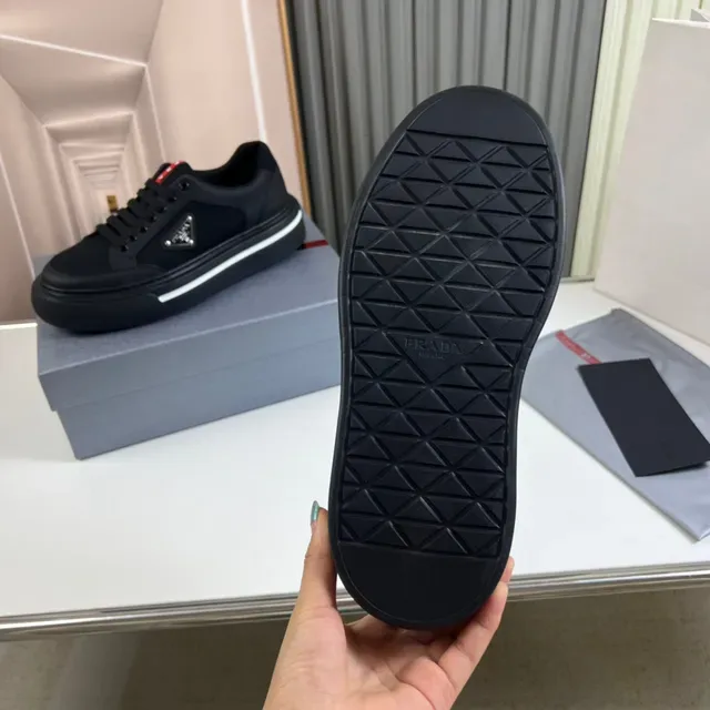 Prada Cloudbust 黑色网面和皮革平台生活方式运动鞋 2