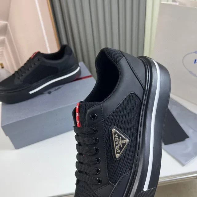 Prada Cloudbust 黑色网面和皮革平台生活方式运动鞋 3