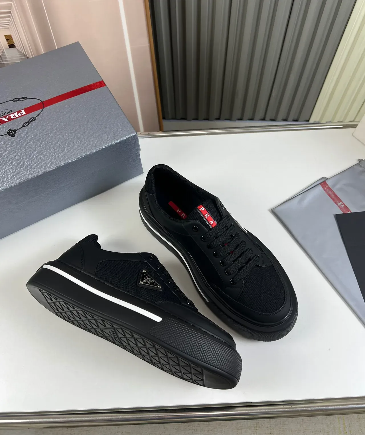 Prada Cloudbust 黑色网面和皮革平台生活方式运动鞋 5