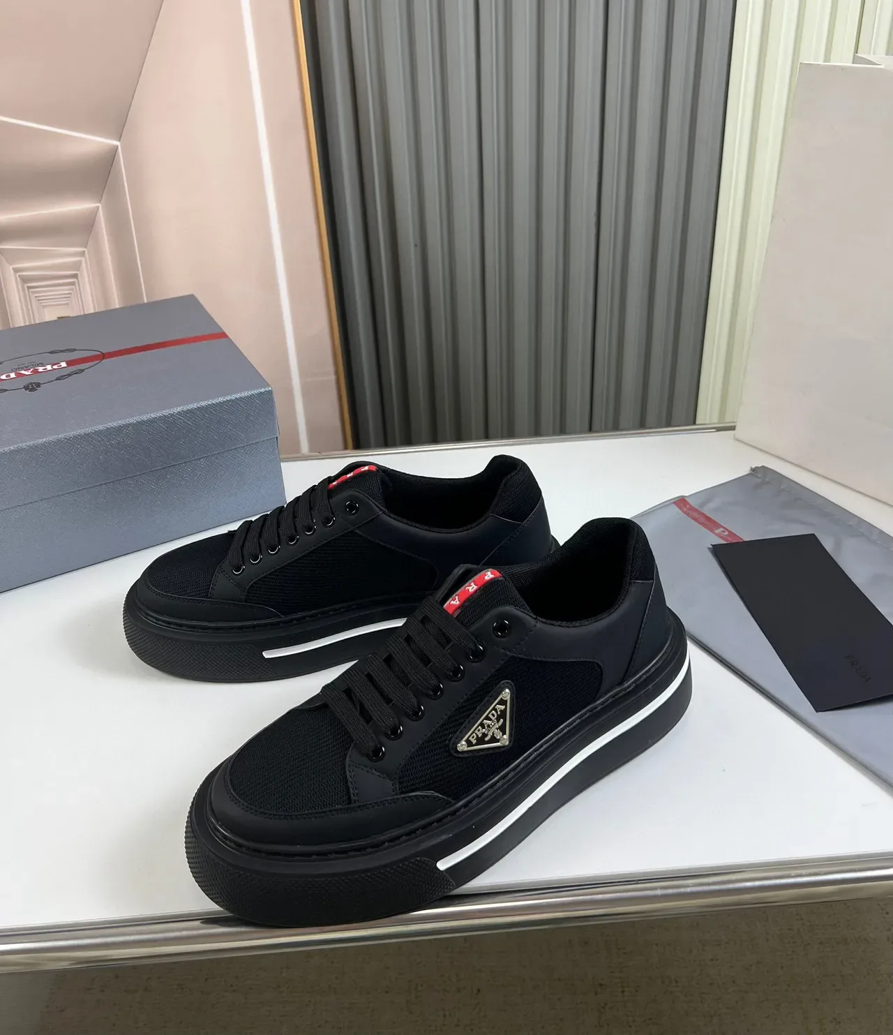 Prada Cloudbust 黑色网面和皮革平台生活方式运动鞋 7