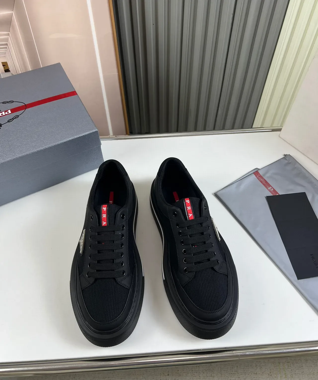 Prada Cloudbust 黑色网面和皮革平台生活方式运动鞋 8