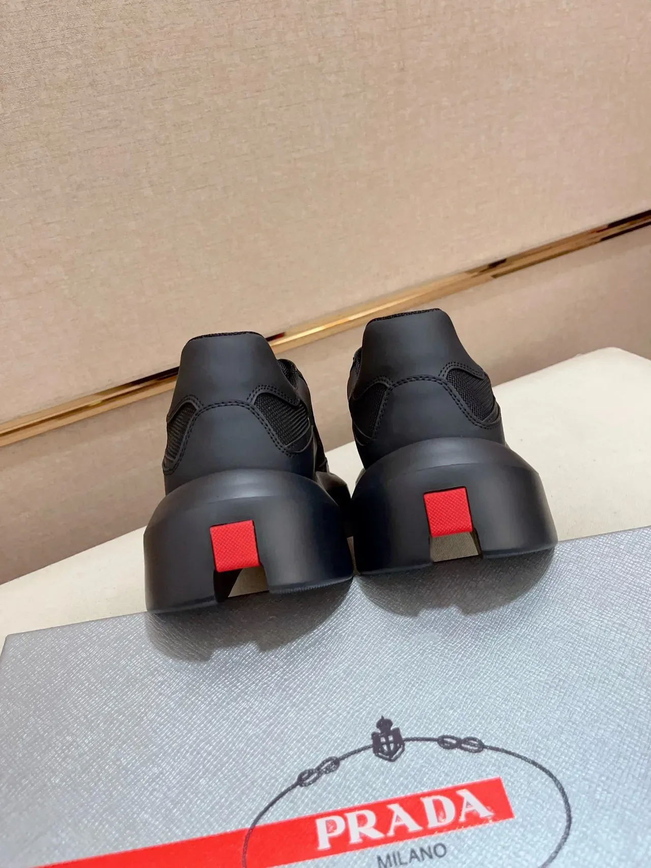 Prada Cloudbust Noir Rouge Semelle plateforme Upper hybride mesh-synthétique Sneakers lifestyle 8