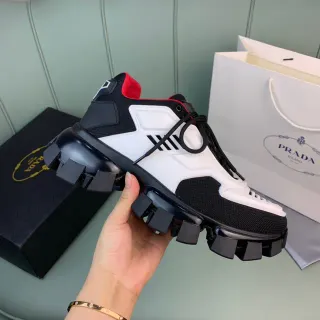 Prada Cloudbust काला सफेद लुग सोल ज्यामितीय पैनलिंग चंकी स्नीकर