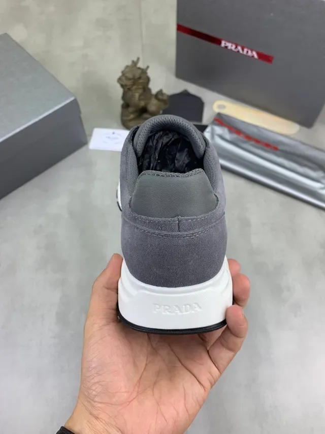 Prada Cloudbust ধূসর স্যুয়েড এবং টেক্সটাইল লাইফস্টাইল স্নিকার্স 3