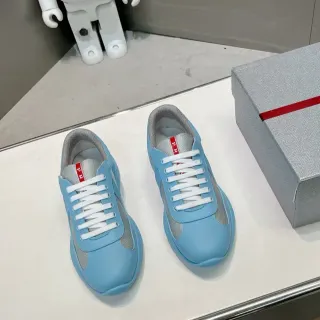 Prada Cloudbust 浅蓝、白、红生活方式运动鞋