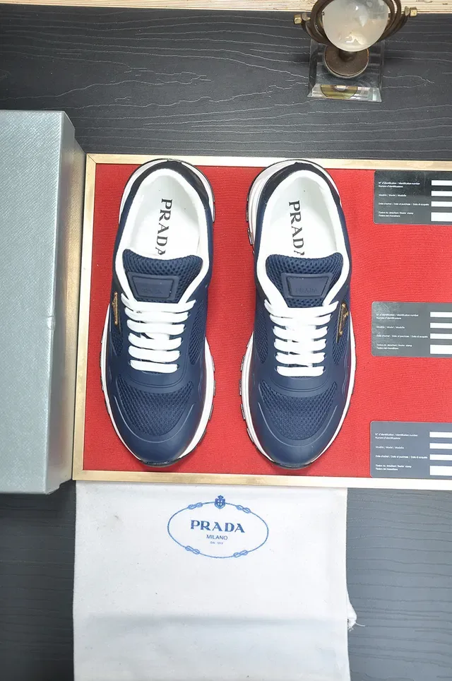 Prada Cloudbust Navy e Branco Tênis Lifestyle 3