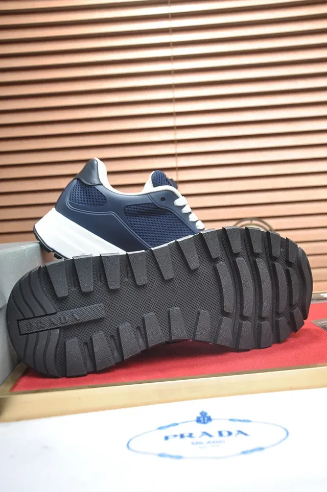 Prada Cloudbust Navy e Branco Tênis Lifestyle 7