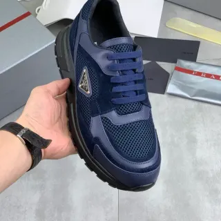 Prada Cloudbust नेवी ब्लू मेश और सुड लाइफस्टाइल स्नीकर