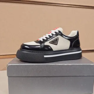 Prada Cloudbust दो-रंग काला और Off-White लाइफस्टाइल स्नीकर