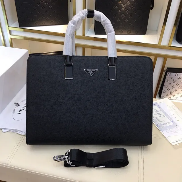 Prada Galleria 黑色银色粒面皮革三角形标志牌托特包 2