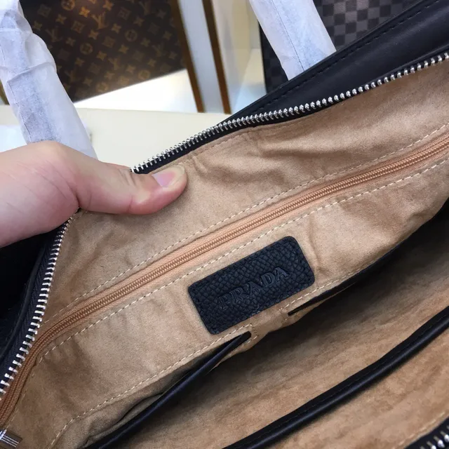 Prada Galleria 黑色银色粒面皮革三角形标志牌托特包 3