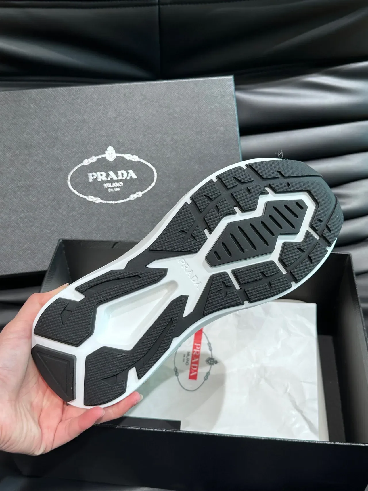Prada Sneakers Lifestyle Gris Clair et Blanc en Maille 9