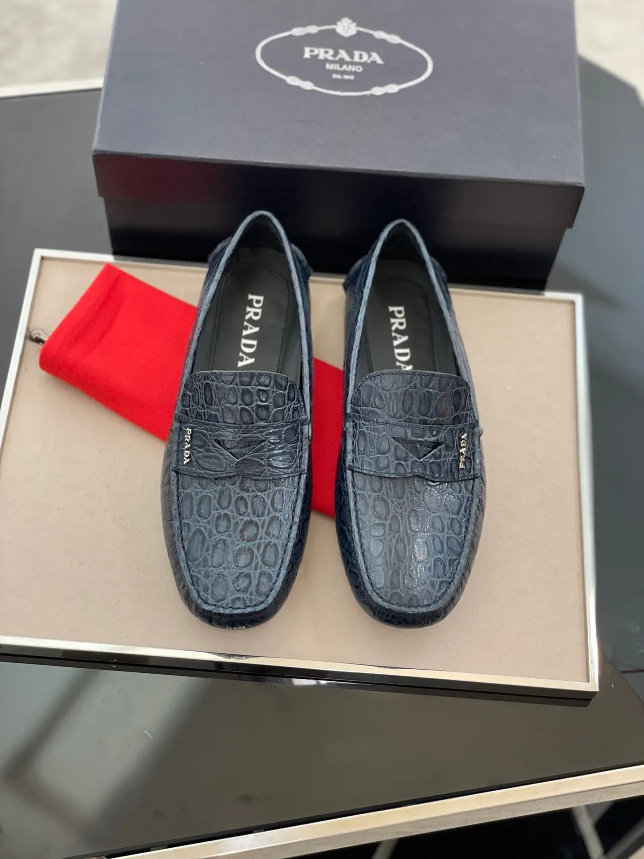 Prada Mocasín de Cuero con Grabado de Cocodrilo Navy Black Correa Penny 8