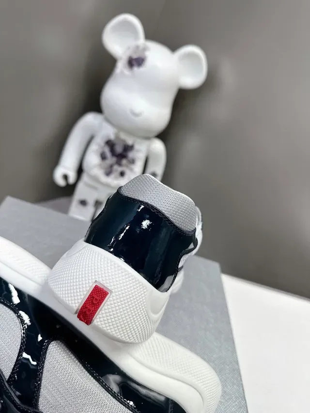 Prada Zapatillas Lifestyle Marino Plata Cuero Patent Brillante Punta Paneles Malla Laterales 8