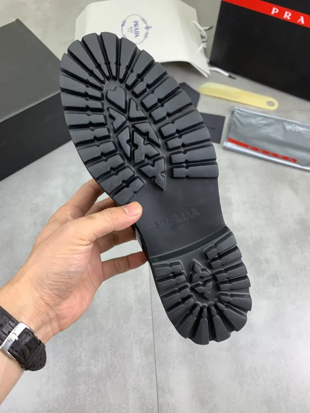 Prada Penny Loafer borgonha preto brilhante couro patentado tira Loafer 2