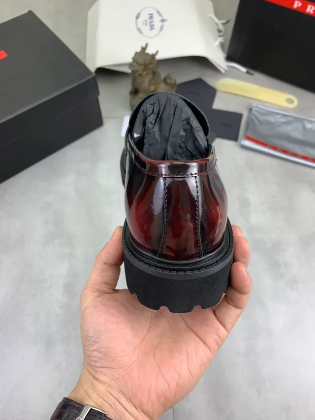 Prada Penny Loafer borgonha preto brilhante couro patentado tira Loafer 3