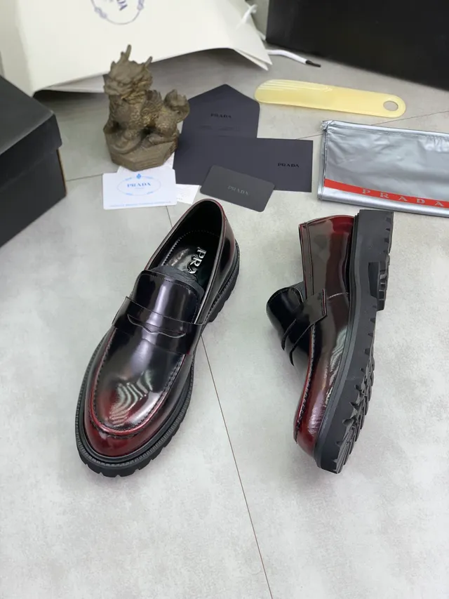 Prada Penny Loafer borgonha preto brilhante couro patentado tira Loafer 5