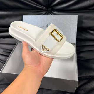 Prada सफेद सोना चमड़े जैसी ऊपरी आयताकार बकल स्लिपर