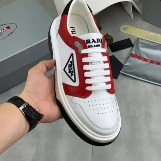 Prada Tênis Lifestyle com Painéis Laterais de Couro Branco e Vermelho