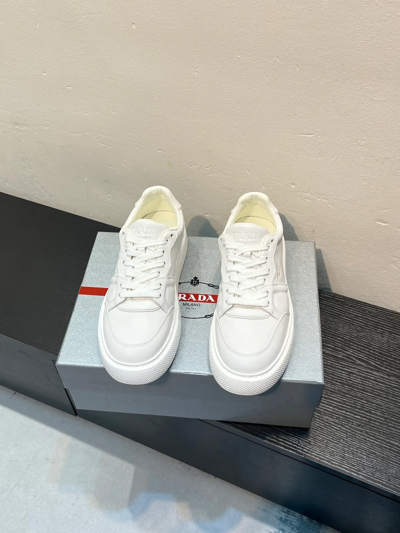 Prada Sneakers Lifestyle Cuir Lisse Semelle Plateforme Blanc 2