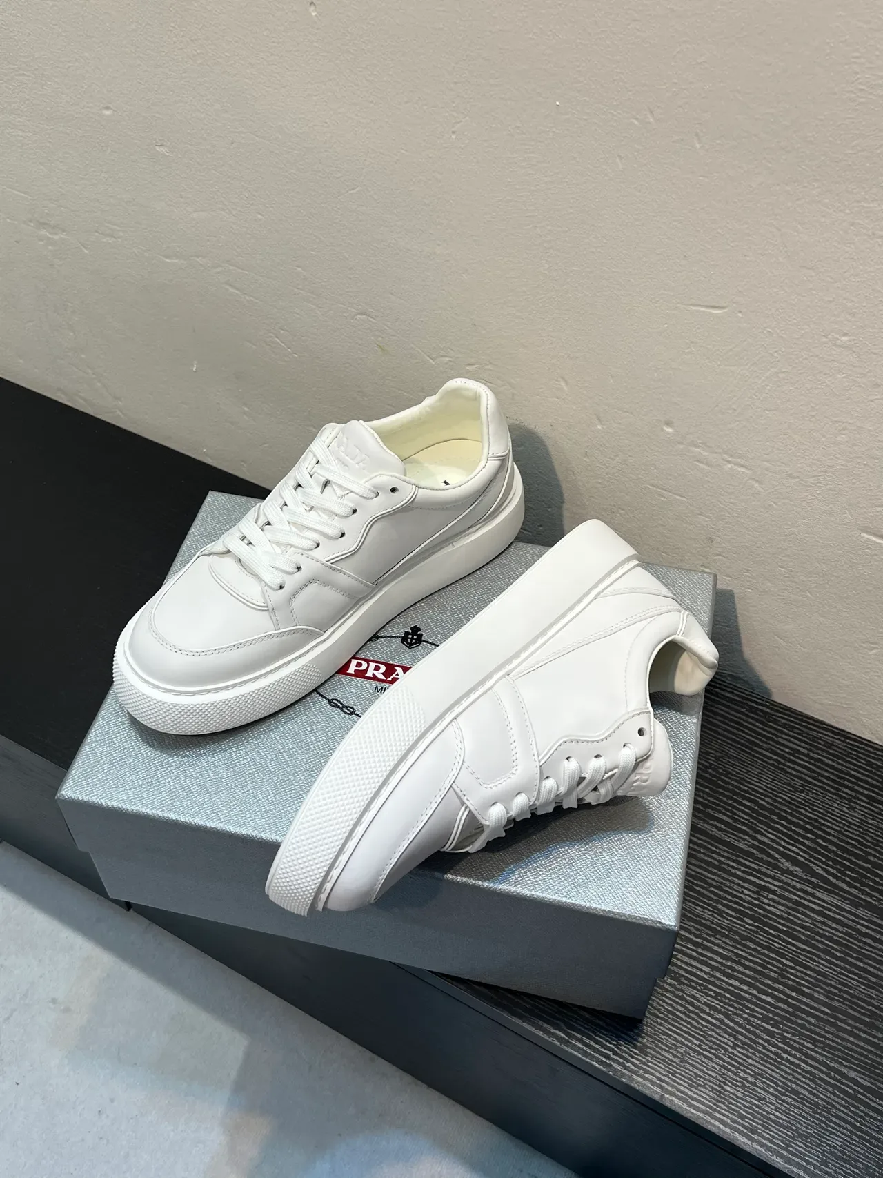 Prada Sneakers Lifestyle Cuir Lisse Semelle Plateforme Blanc 4