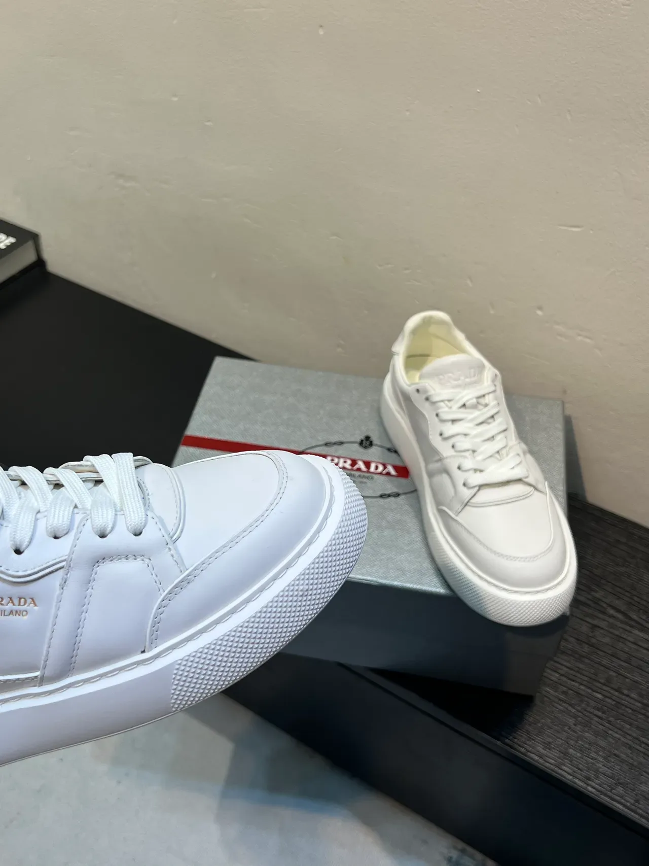 Prada Sneakers Lifestyle Cuir Lisse Semelle Plateforme Blanc 8