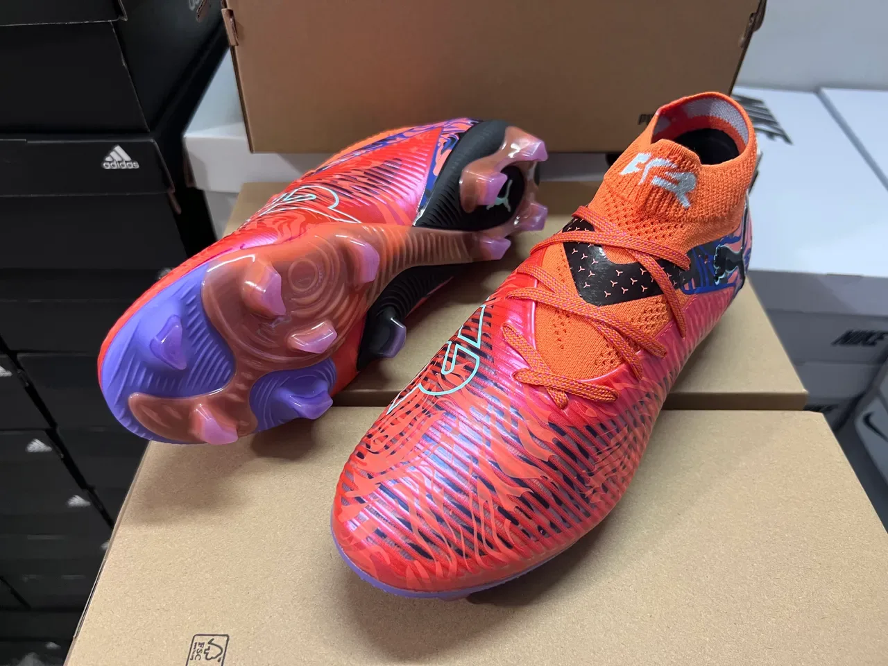 Puma 橙蓝 高切针织领 火焰图案图形叠加 草地足球鞋 3