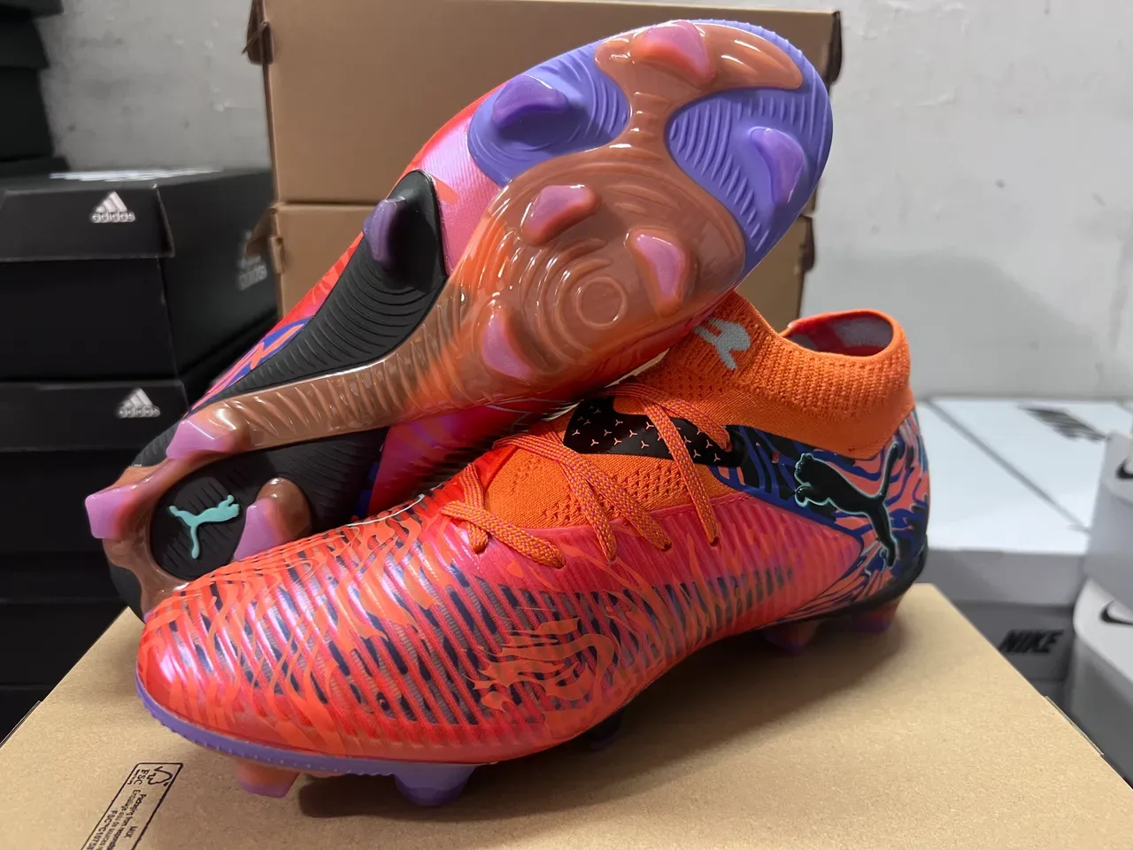 Puma 橙蓝 高切针织领 火焰图案图形叠加 草地足球鞋 4