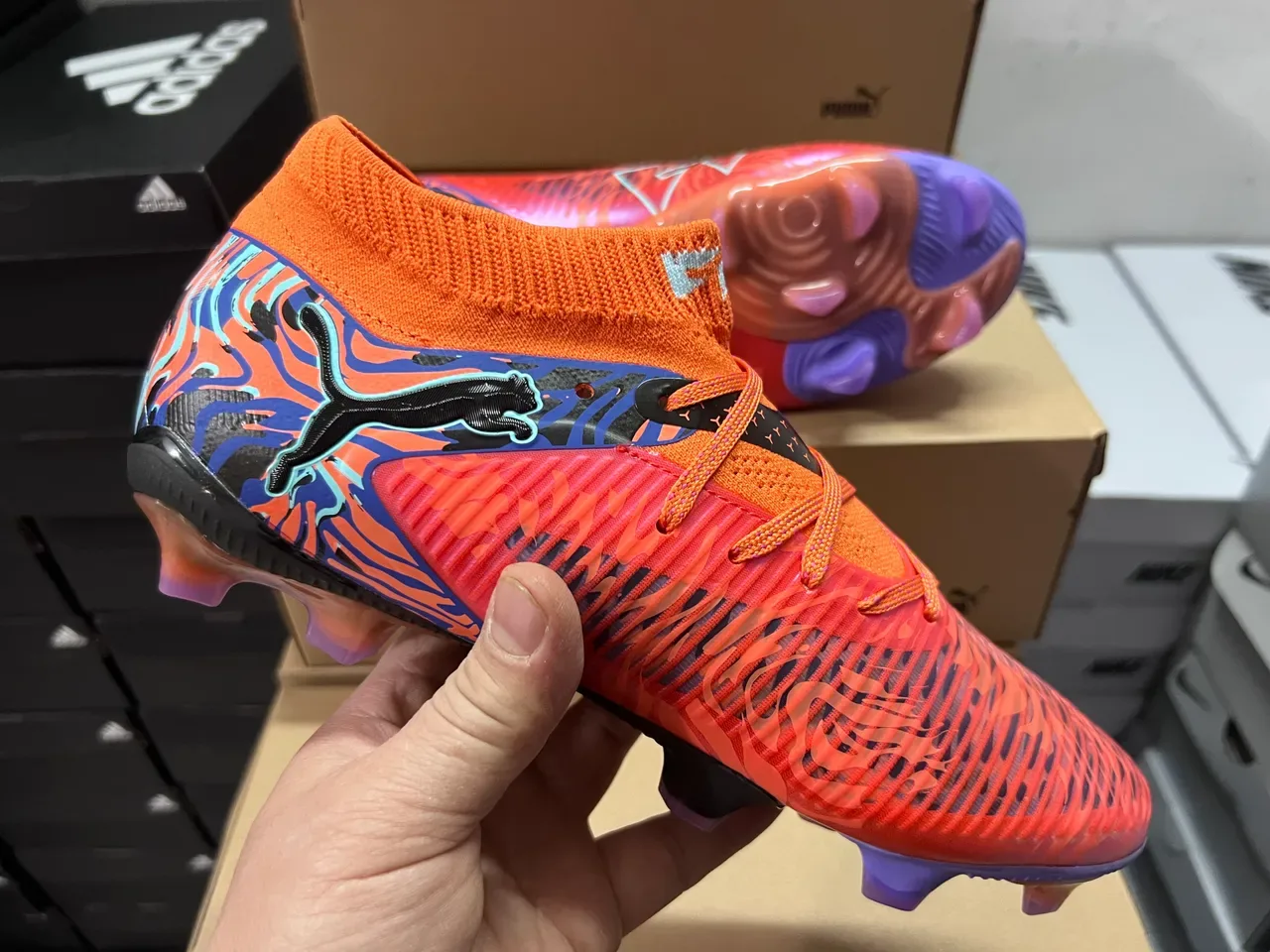 Puma 橙蓝 高切针织领 火焰图案图形叠加 草地足球鞋 5