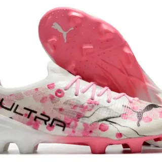 Puma Ultra সাদা গোলাপি লো-কাট নিট আপার ফ্লোরাল চেরি-ব্লসম প্রিন্ট ফার্ম-গ্রাউন্ড ফুটবল জুতো