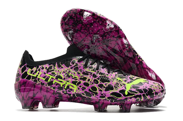 Puma Ultra Chaussures de football à semelle ferme, upper en knit à coupe basse, impression florale de fleur de cerisier en blanc et rose 3