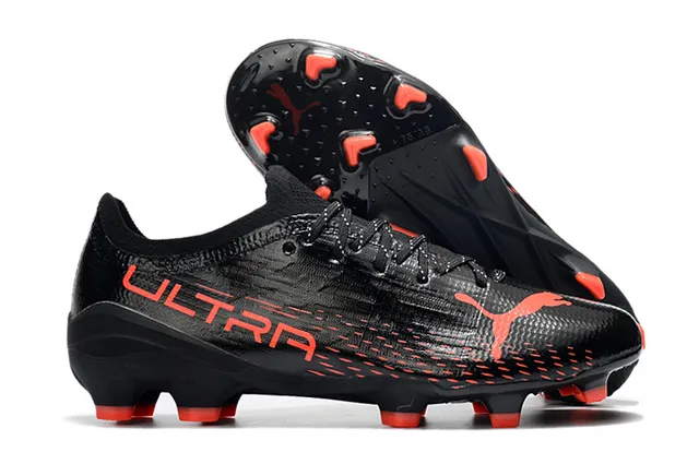 Puma Ultra Chaussures de football à semelle ferme, upper en knit à coupe basse, impression florale de fleur de cerisier en blanc et rose 6