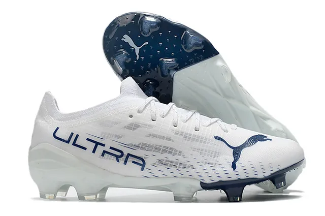 Puma Ultra Chaussures de football à semelle ferme, upper en knit à coupe basse, impression florale de fleur de cerisier en blanc et rose 8